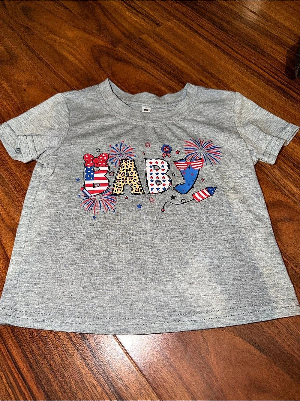 Kids Graphic Short Sleeve Tee in Gray Like New